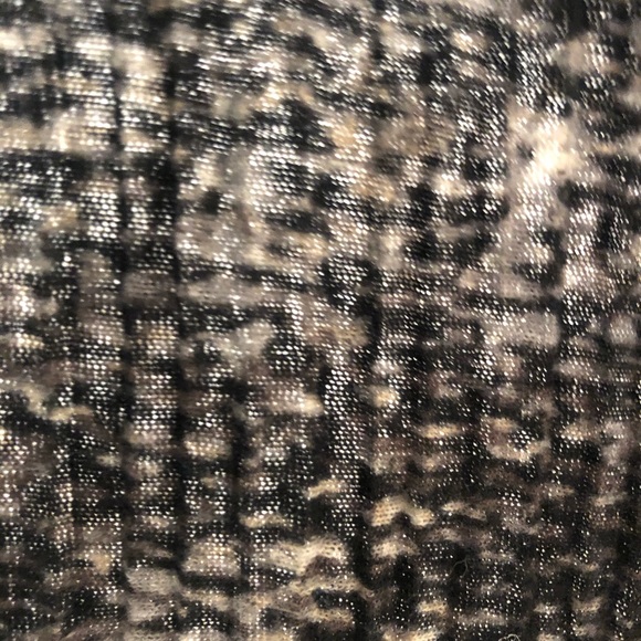 Banana Republic Black and Grey Printed Pattern V-Neck Short Sleeve Blouse Top - Picture 6 of 8